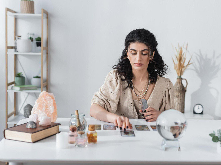 Лучи Миссии: Как 12 карт Таро могут раскрыть вашу истинную судьбу