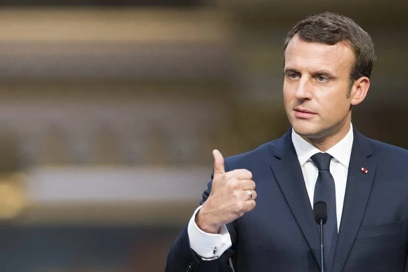 Вотум недоверия выдвинут: Макрон остался без правительства и рискует потерять пост президента Франции