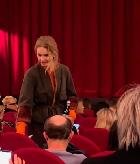 Наталья Водянова посетила спектакль Ренаты Литвиновой в Париже