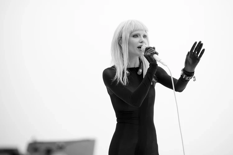 Глюкоза рассказала про смерть бабушки, тяжелое детство и тот самый концерт: «Хотелось содрать с себя кожу»