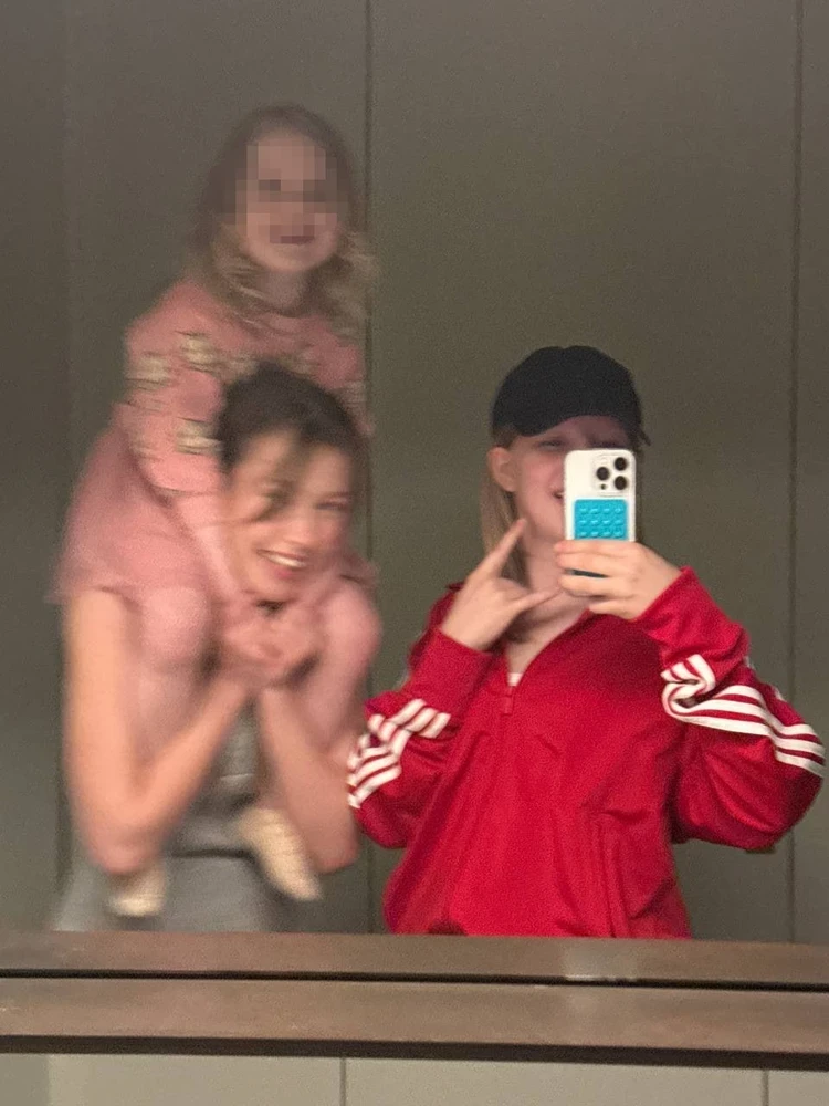 «Я всегда рядом»: Анна Пересильд показала фото с внебрачной дочерью Алексея Учителя и призналась ей в любви