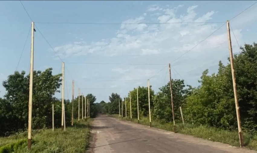 В Сумской области над дорогами начали устанавливать антидроновые сетки