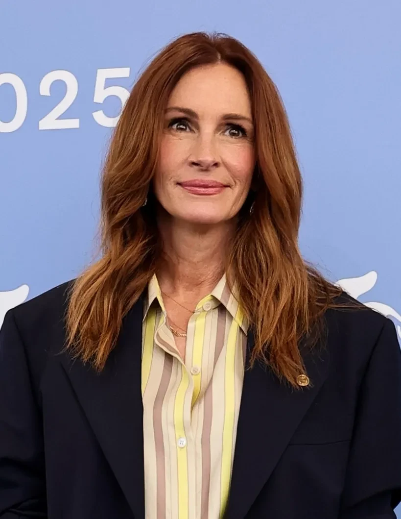 Венеция-2025: Аманда Сейфрид вышла в свет в наряде Джулии Робертс