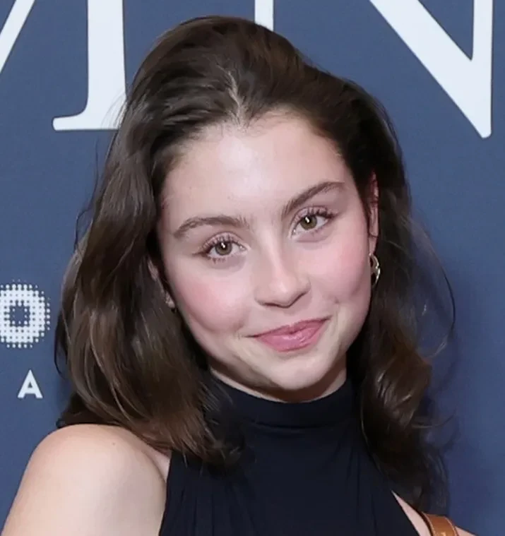 Дочь Кэтрин Зеты-Джонс и Майкла Дугласа вышла в свет в Нью-Йорке