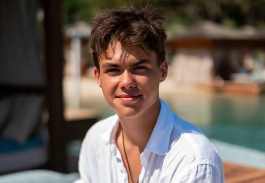 "Прохожие не могли пройти мимо его глаз". Екатерина Климова поздравила с 19-летием старшего сына от Игоря Петренко