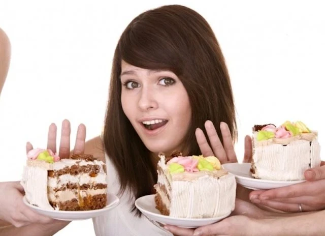 Минус 25 кг, как у Чеховой: что скрывается за радикальным отказом от сахара