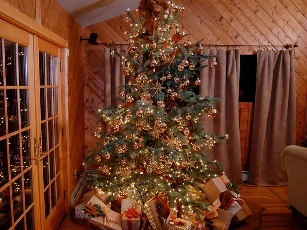 Уход за новогодним деревцем: чем полить живую елку, чтобы она долго стояла и пахла