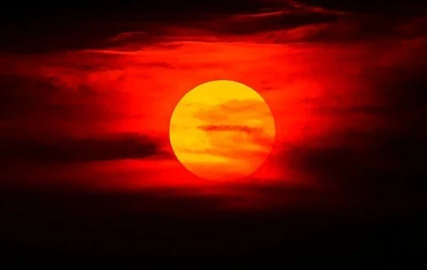 Магнитная буря 28 декабря 2025 года: вспышечная активность Солнца приведёт к геошторму в воскресенье