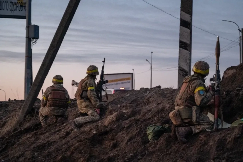 Окружённые в Мирнограде морпехи ВСУ не согласны с заявлениями Сырского