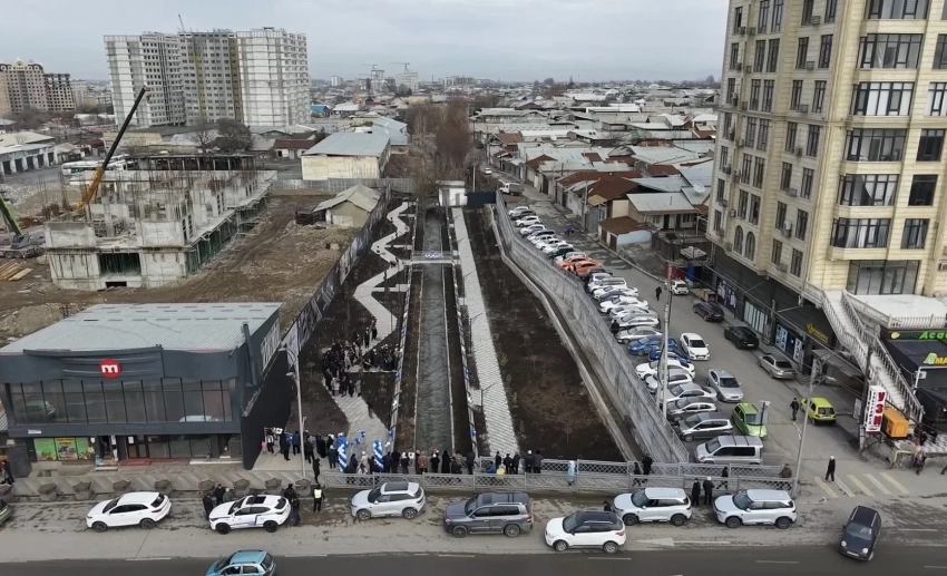 В Кыргызстане продолжается благоустройство: в Оше открыли сквер на месте незаконных построек