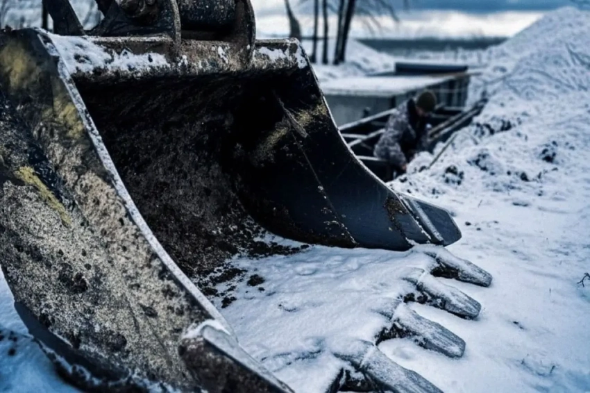 Украинские военные возводят фортификации на подступах к Днепропетровску