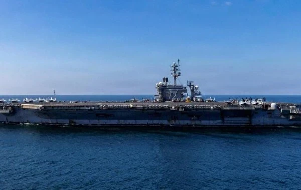 Иран нанёс ракетный удар по американскому авианосцу "Авраам Линкольн"