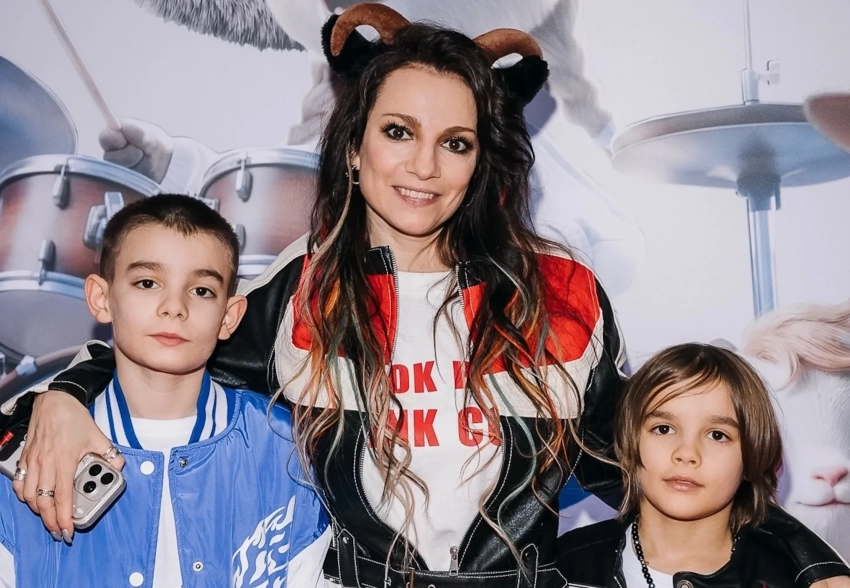 Люся Чеботина, группа "Корни", Светлана Светикова и Алёна Ахмадуллина посетили премьеру в Москве