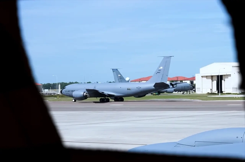 В сети появилось фото Stratotanker с поврежденным килем – самолет уже изучают