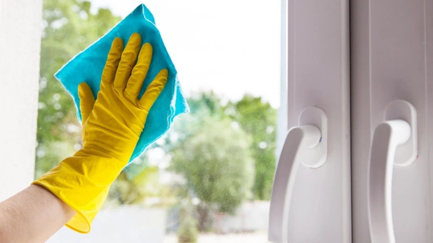 Чтобы не было разводов на стекле: как правильно мыть окна