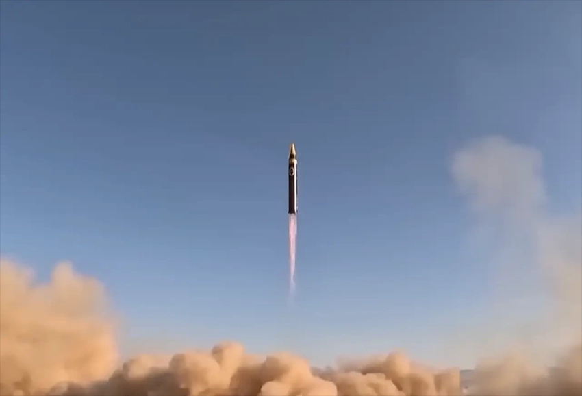 Над Тель-Авивом засняли иранскую ракету с маневрирующей головной частью