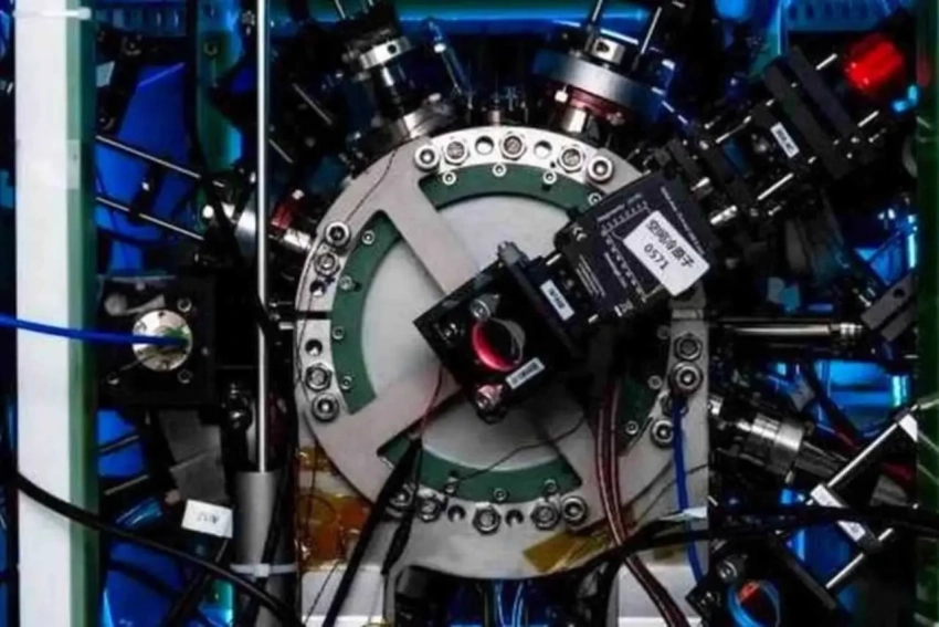 Китай создал стронциевые часы с ошибкой в 1 секунду за два возраста Вселенной